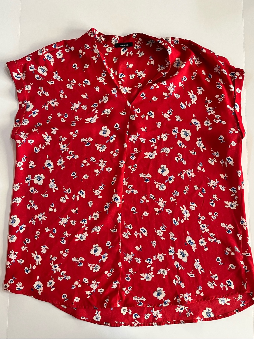 Pleione Red Floral V-Neck Blouse White Blue Flowers size XL